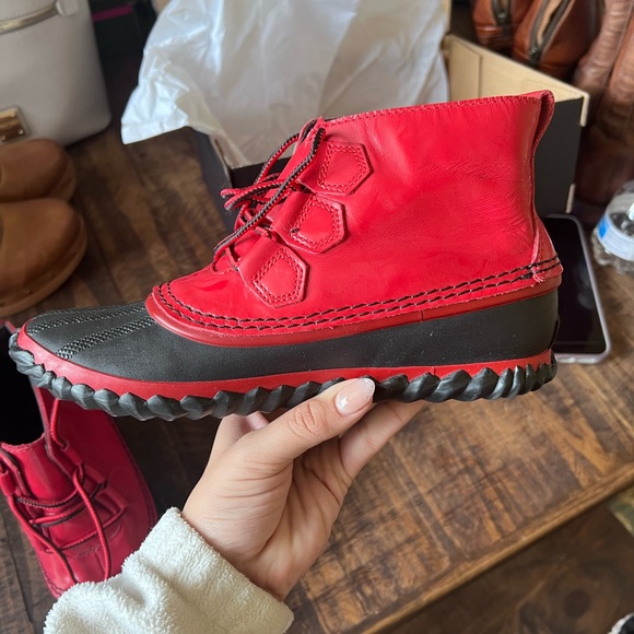 Sorel red boots - Picture 6 of 9